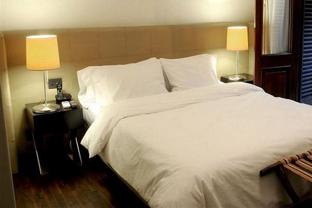 Azur Real Boutique &