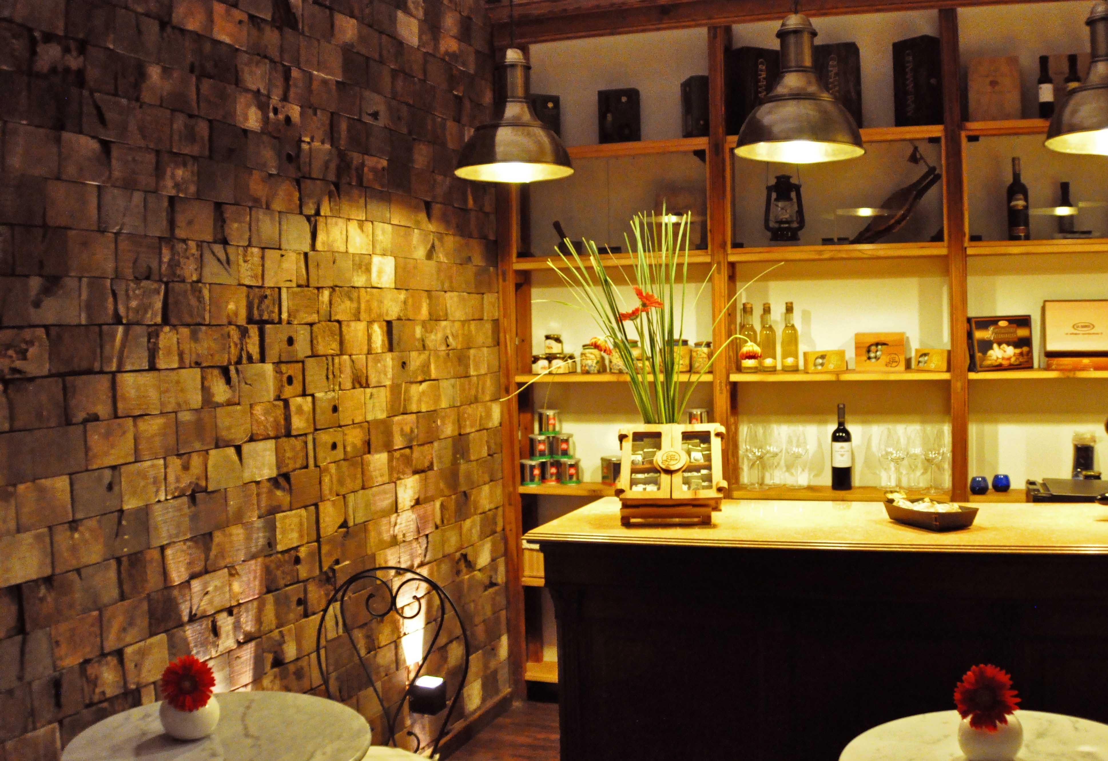 Azur Real Boutique &